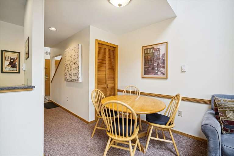 Easily seats 4 people. Easily seats 4 people.