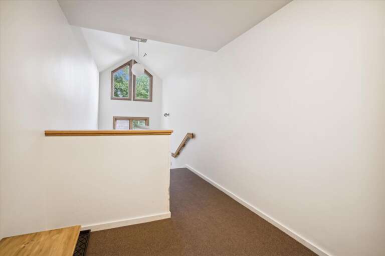 The loft has a queen size bed, 42" tv, and a full sized bathroom. The loft has a queen size bed, 42" tv, and a full sized bathroom.