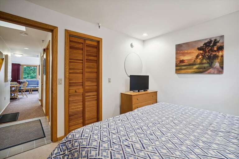 A tv to relax and watch after a long day of skiing. A tv to relax and watch after a long day of skiing.