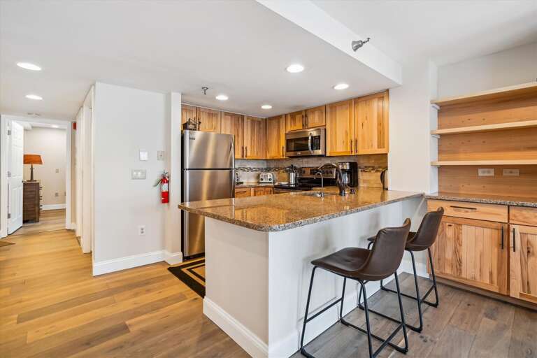Breakfast bar for additional seating. Breakfast bar for additional seating.