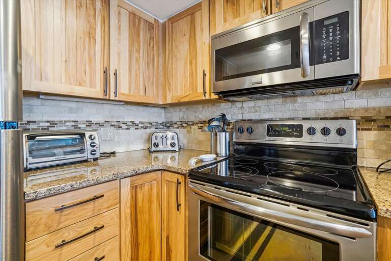 Modern updated kitchen, Enjoy home cooked meals. Modern updated kitchen, Enjoy home cooked meals.