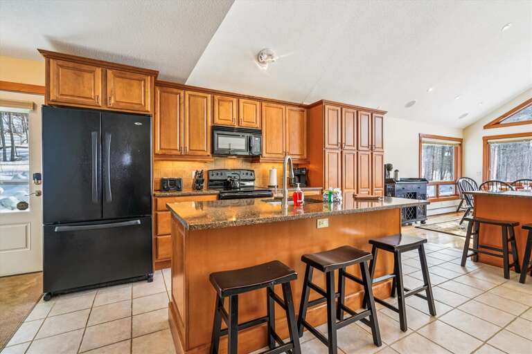 Kitchen with Breakfast Bar