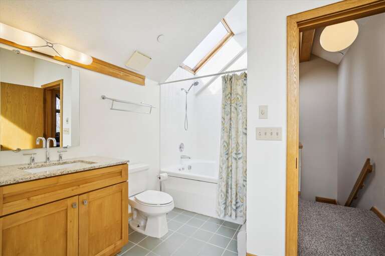 Bright and Spacious Bath