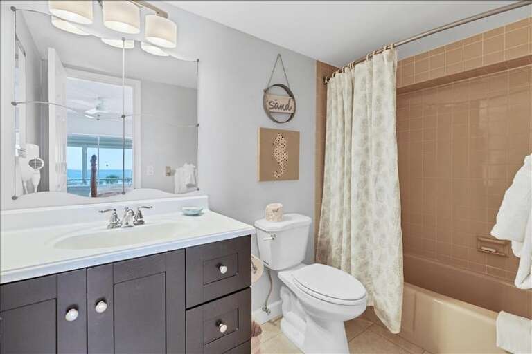 Master Bathroom Master Bathroom