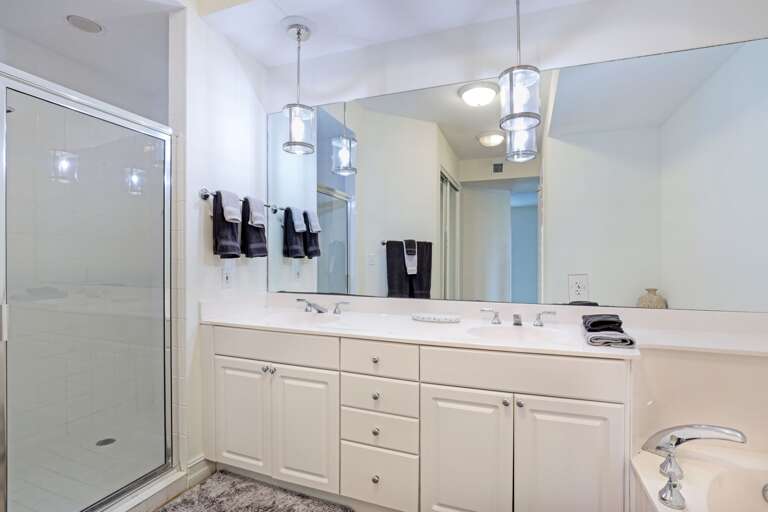 Master Bathroom Master Bathroom