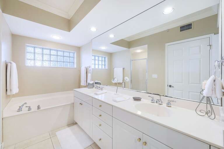 Master Bathroom Master Bathroom