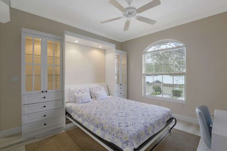 Guest Bedroom/Den Guest Bedroom/Den
