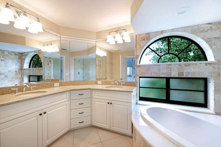 Master Bathroom Master Bathroom