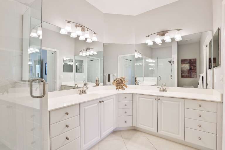 Master Bathroom Master Bathroom