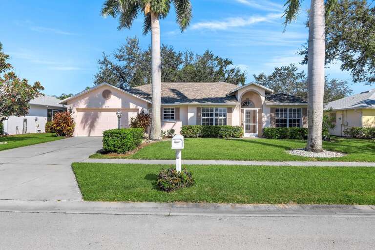 Riviera Colony Golf Estates 2 Bedroom House for 6 Guests in Naples, FL