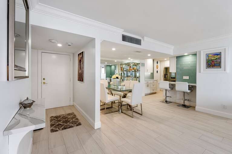 Interior Of A Vacation Rental With Dining Area And Kitchen Interior Of A Vacation Rental With Dining Area And Kitchen