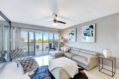 Vanderbilt Towers - Vanderbilt Beach - Bayside