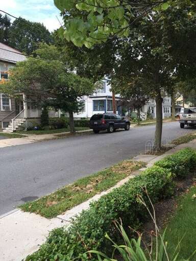 Free, easy, safe and plentiful street parking!