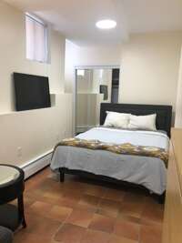 109S3.1 | The Strathmore 3 | 2BR 2B w/AC | Room #1