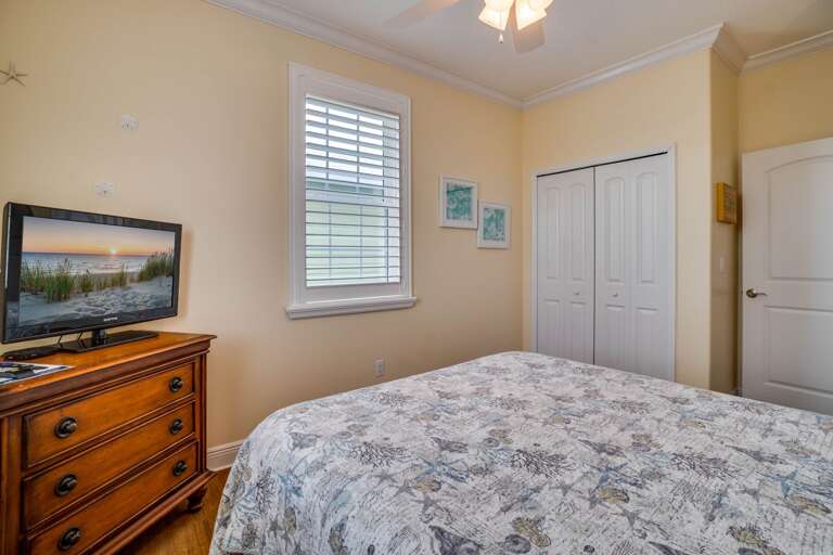 Bedroom 3 - Queen Bed Bedroom 3 - Queen Bed