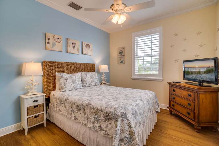 Bedroom 3 - Queen Bed Bedroom 3 - Queen Bed