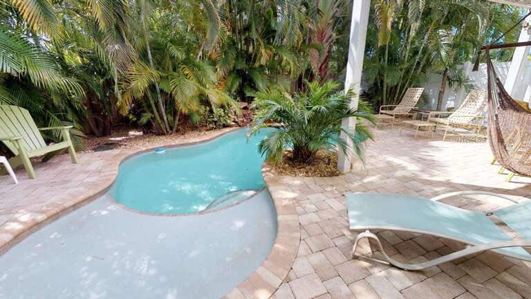 Relax in the pool, on the hammock or on a lounger