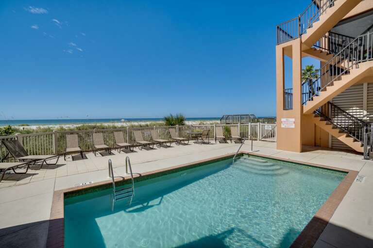 Community Beachfront Pool Community Beachfront Pool