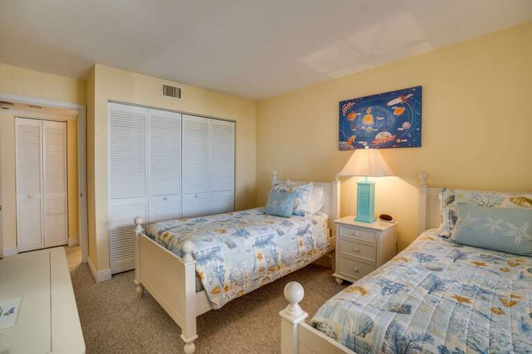 Bedroom 2 - 2 Twin Beds