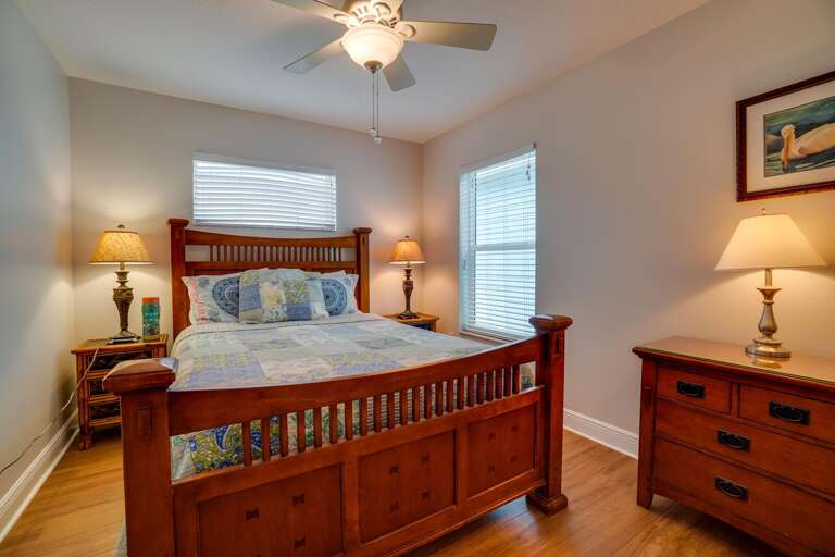 Bedroom 2 - Queen Bed Bedroom 2 - Queen Bed
