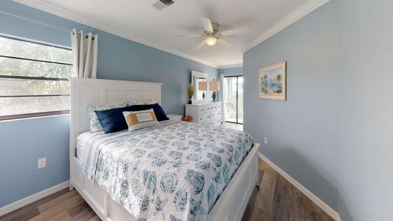 Bedroom 2 - Queen Bed