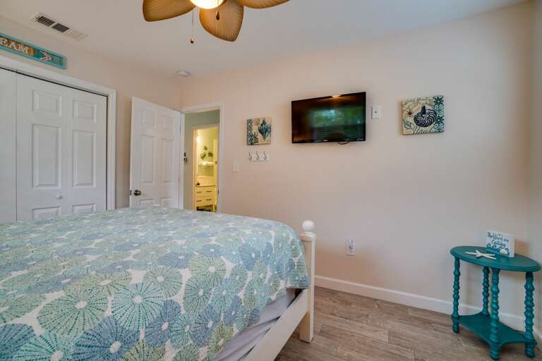 Bedroom 2 - Queen Bed