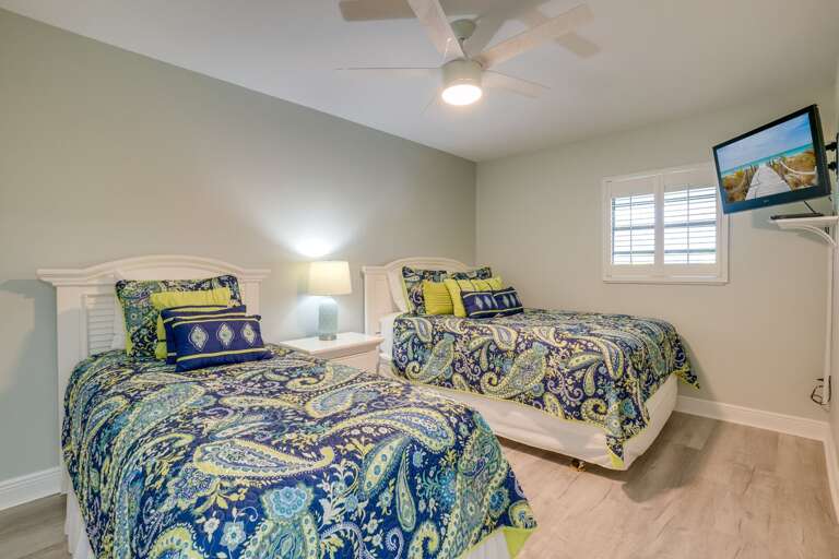 Bedroom 2 - Queen with Twin Bed