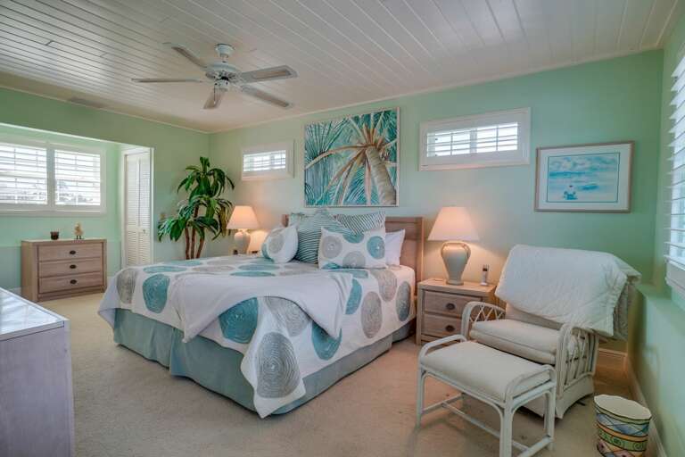 Upstairs Primary Bedroom - King Bed Upstairs Primary Bedroom - King Bed