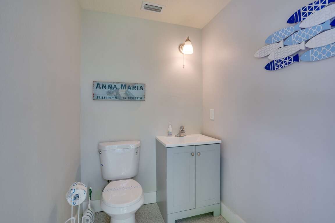 Pool 1/2 Bathroom Pool 1/2 Bathroom