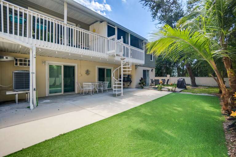 Shared Yard Shared Yard