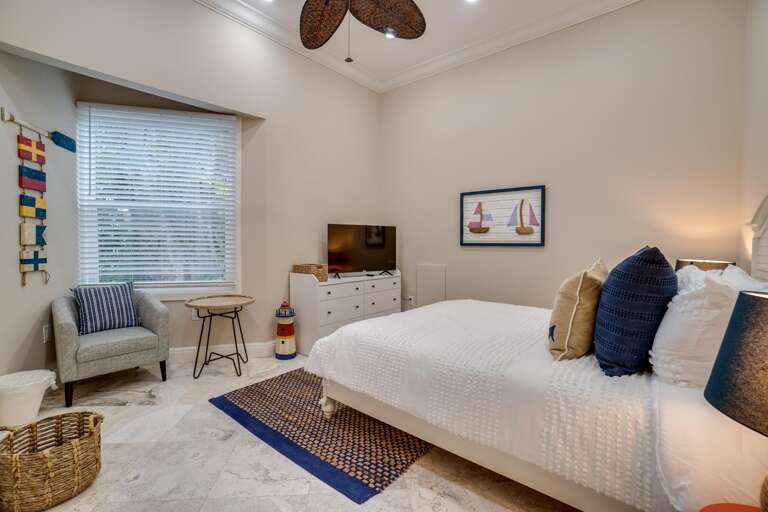 Bedroom 3 - Queen Bed