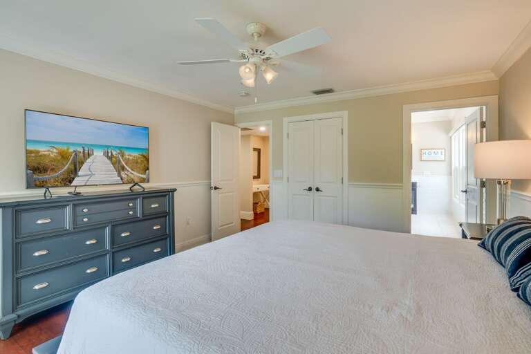 Bedroom 4 - King Bed