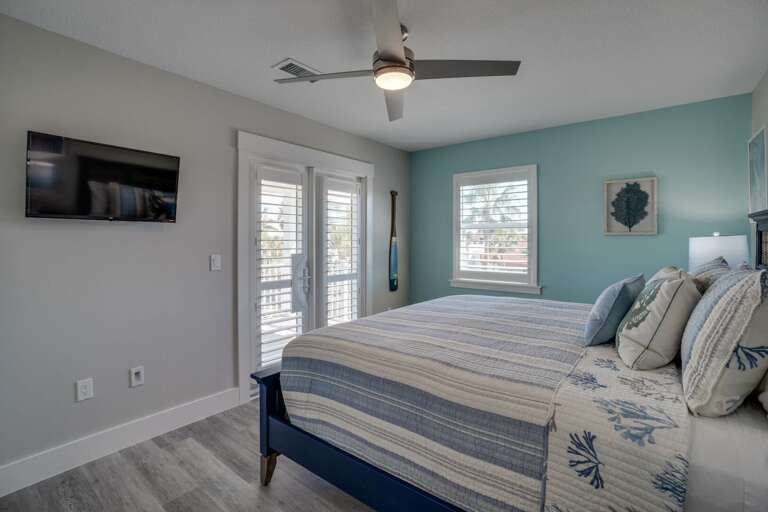 Bedroom with Balcony - King Bed