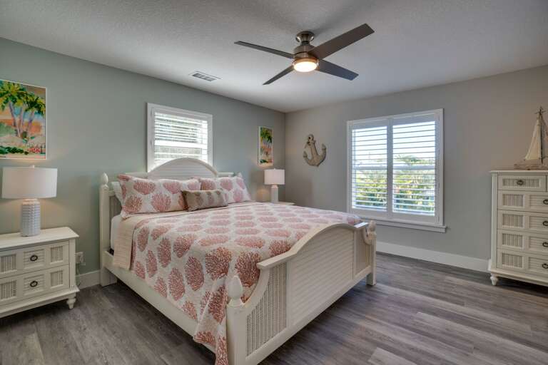 Bedroom With Ensuite Bathroom - King Bed