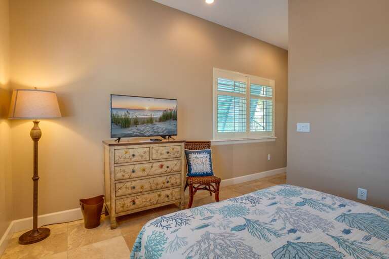 Bedroom 2 - Queen Bed