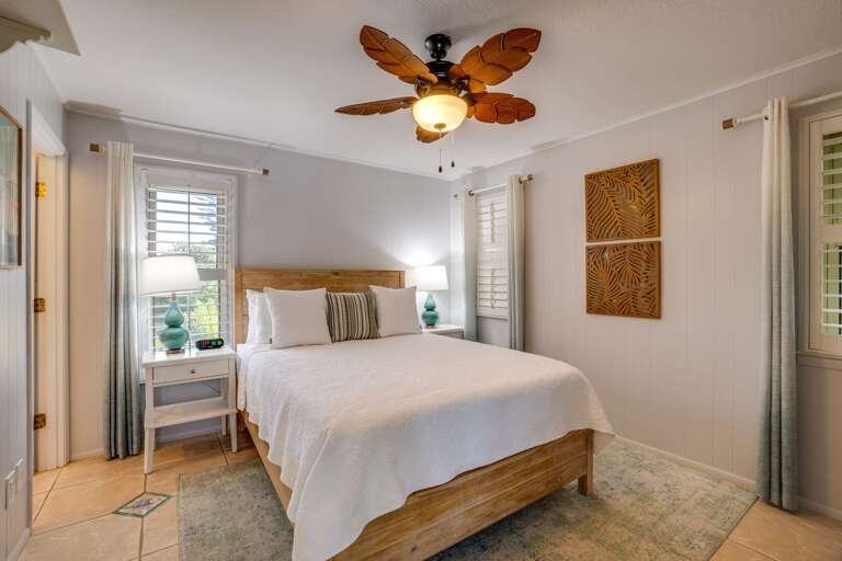 Bedroom 2 - Queen Bed Bedroom 2 - Queen Bed