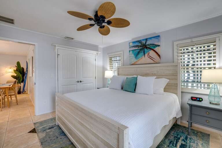 Master Bedroom - King Bed Master Bedroom - King Bed