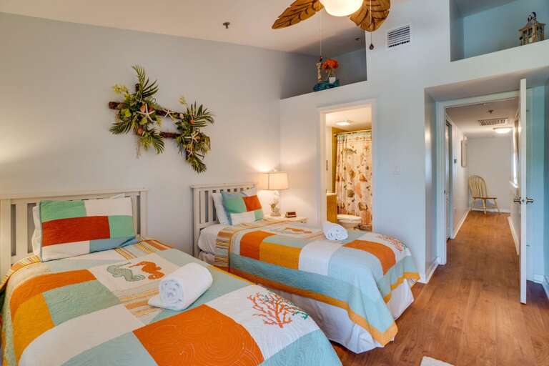 Bedroom 2 - 2 Twin Beds