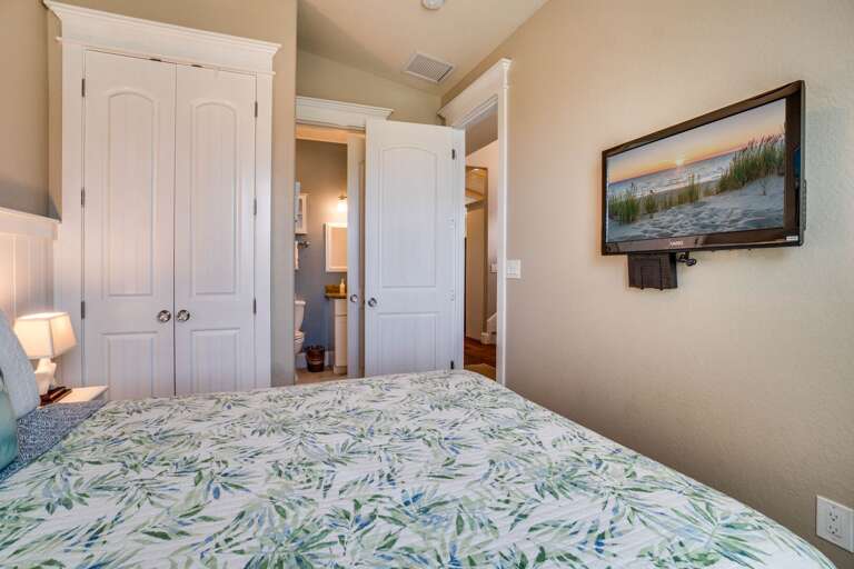 Bedroom 2 - Queen Bed