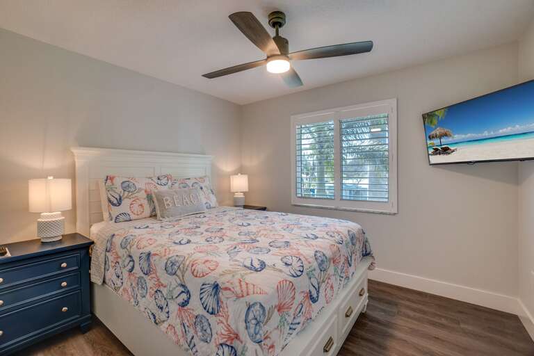 Bedroom 2 - Queen Bed