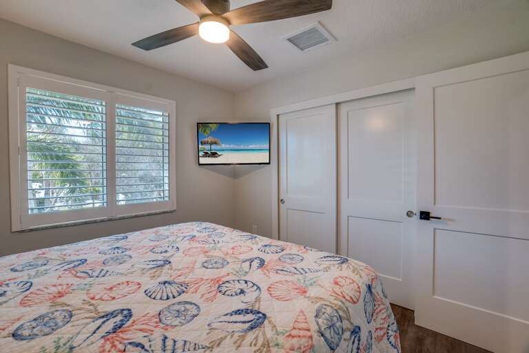 Bedroom 2 - Queen Bed