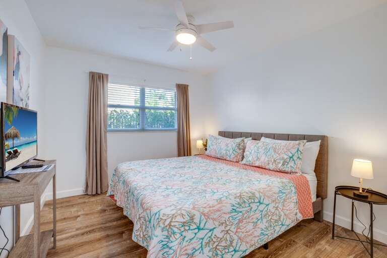 Unit B Bedroom 2 - King Bed