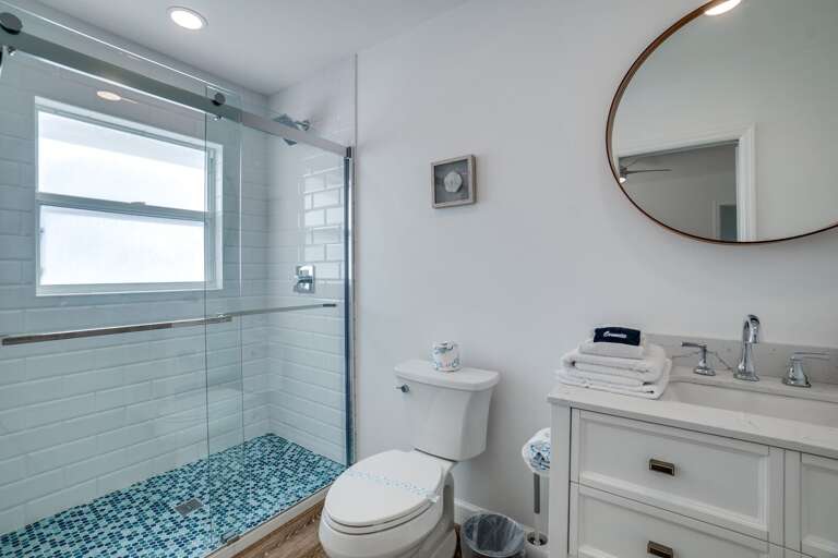 Unit B Primary Bathroom