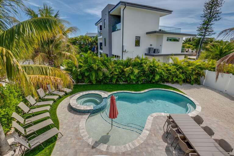 Shared Pool and Spa Shared Pool and Spa