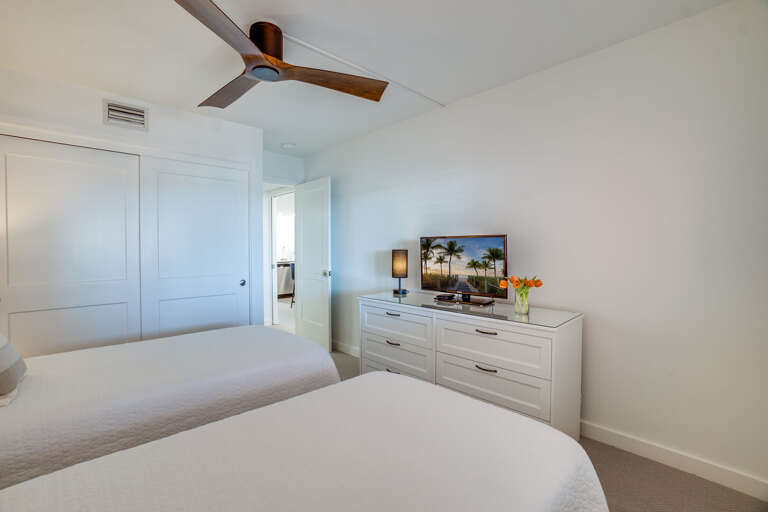 Bedroom 2 - 2 Twin Beds