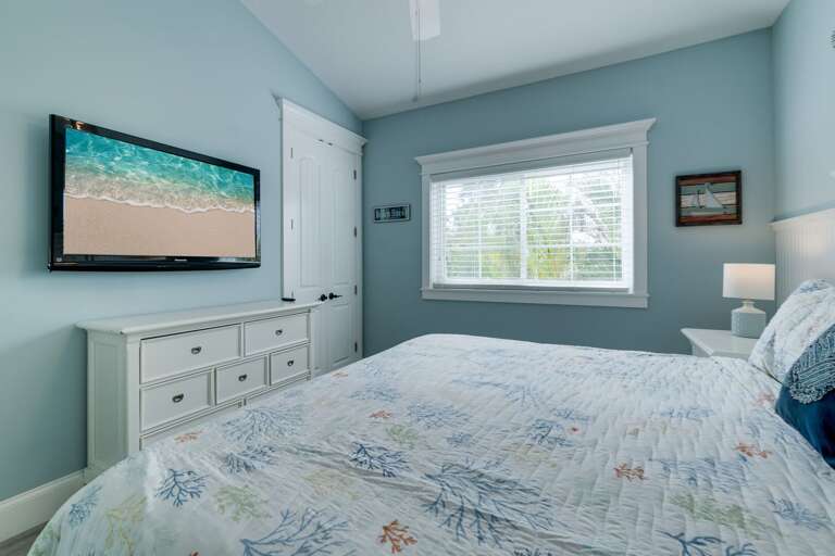 Bedroom 5 - King Bed