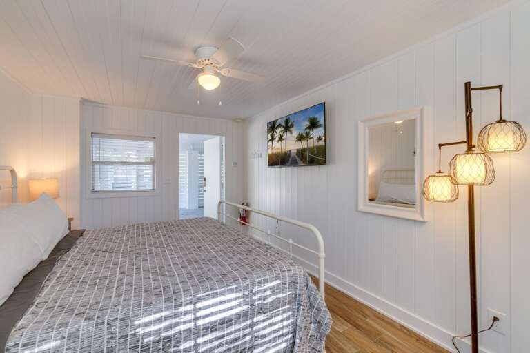 Bedroom 3 (Accessible from Outside) Bedroom 3 (Accessible from Outside)