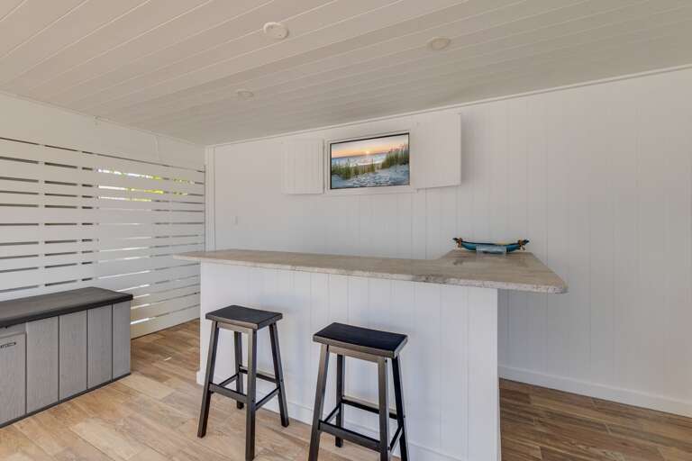 Screened in outdoor area Screened in outdoor area