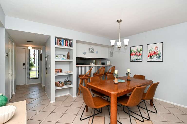 Dining Area Dining Area