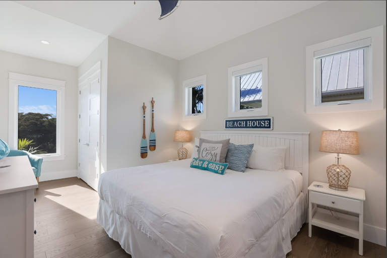 Bedroom 4 - King Bed